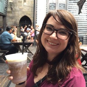 Meet your Posher, Elizabeth